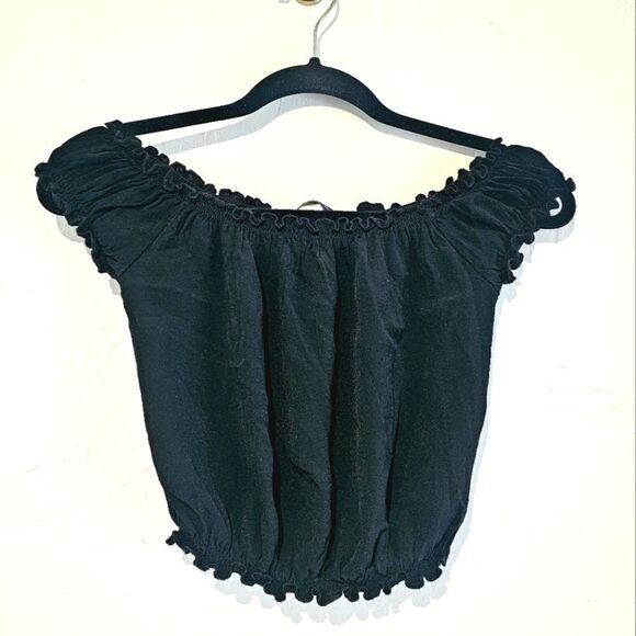 Brandy Melville Tops - Brandy Melville ruffled crop